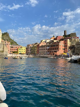 BOAT TOUR LA SPEZIA- CINQUETERRE CRAZYBOATCINQUETERRE ESCURSIONI IN BARCA