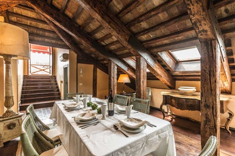 The Red House Company - Rental Apartments in Venice