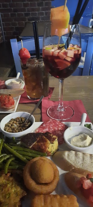 Tapas y Vino