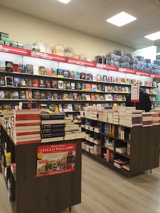 Mondadori Bookstore