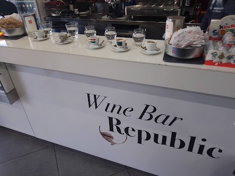 Wine Bar Republic di Gabriele Schiavella
