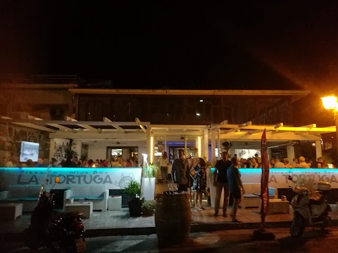 La Tortuga Lounge & Restaurant