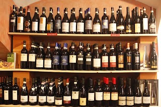 Vineria del Ponte - wine shop with a wide variety of labels from Slovenia