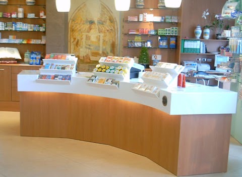 Farmacia Santa Lucia Di Cuomo Michele & C.S.N.C.