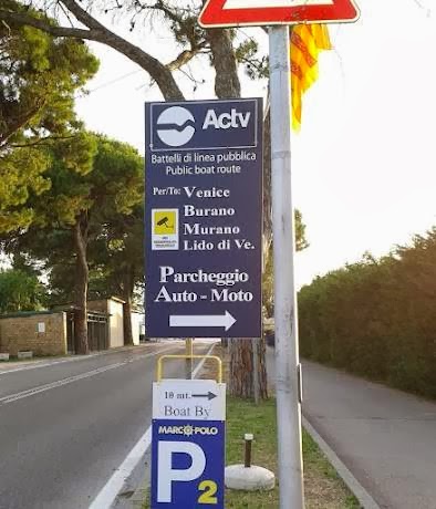 Parcheggio Auto Moto. It