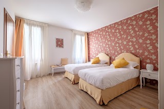 The Red House Company - Rental Apartments in Venice