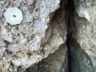 Grotta Spaccatura del Tritone