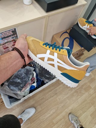 ASICS Outlet - TEMPORARY SHOP