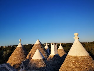 Trullo azzurro .. in un mare di verde