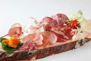 SALUMIFICIO PARISI - Produzione speck, carne salada e salumi tipici. Stabilimento e spaccio