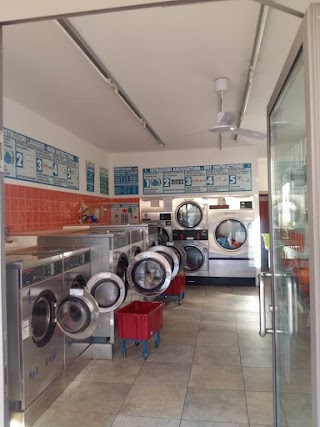 Lavanderia Self-service Criss Wash & Dry