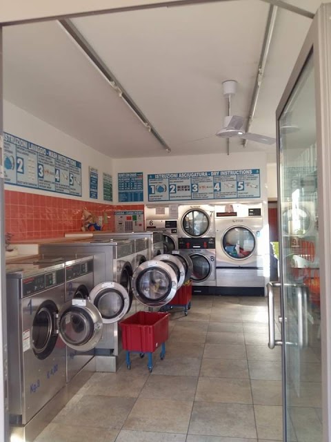 Lavanderia Self-service Criss Wash & Dry