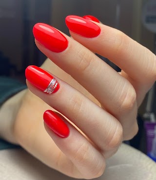 Nicole nails to love