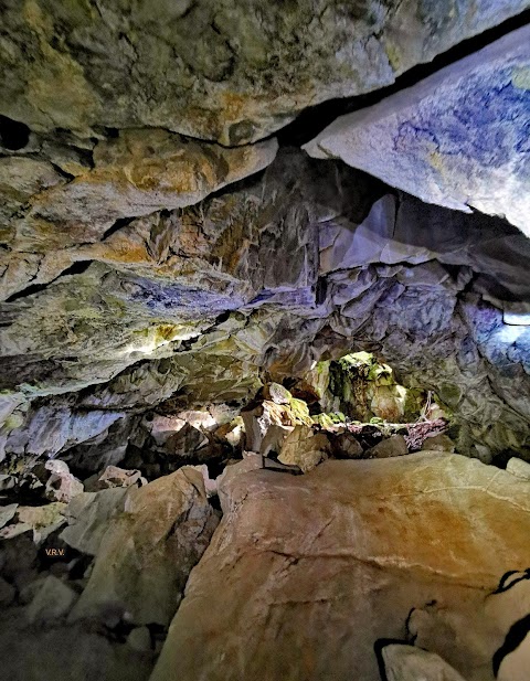 Grotta "Pozzo Del Diavolo"