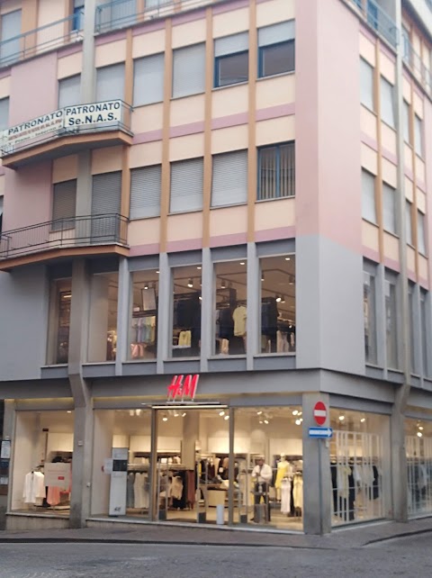 H&M