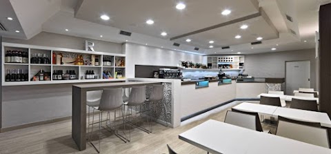 Cairati arredamento negozi Milano | Allestimento bar Milano