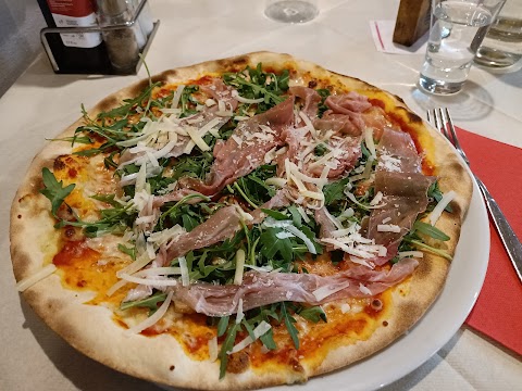 Trattoria Pizzeria Vinarium Cafe'