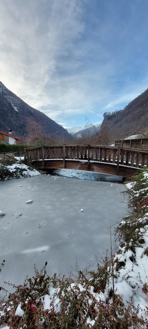 Parchetto di Valbondione con laghetto