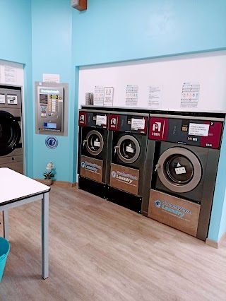 Lavanderia self LAUNDRY ROOM