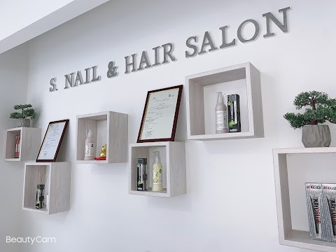 S. NAILS & HAIR SALON DESENZANO DEL GARDA