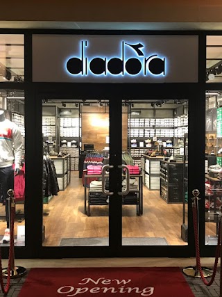 Diadora