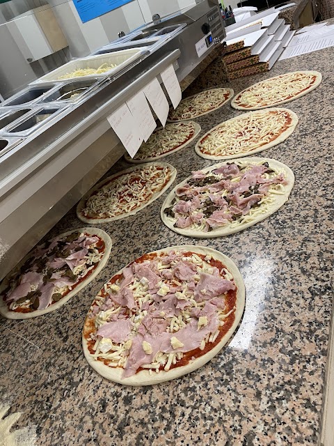 Pizzeria La Famiglia