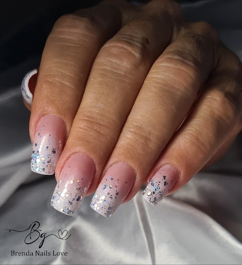 Brenda nails love