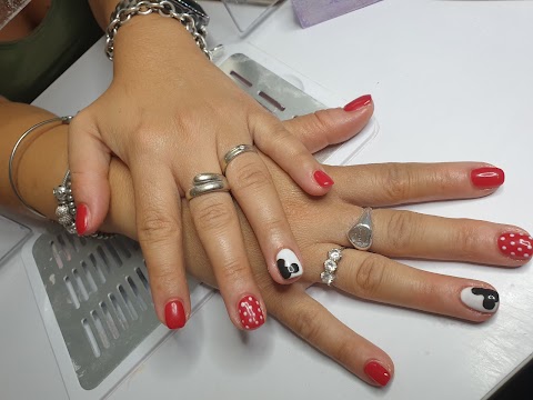 Enry Nails And Beauty Centro Estetico - Trucco Semipermanente