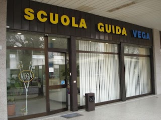 Scuola Guida La Nuova Vega (S.A.S.) di WALTER SAMAIA