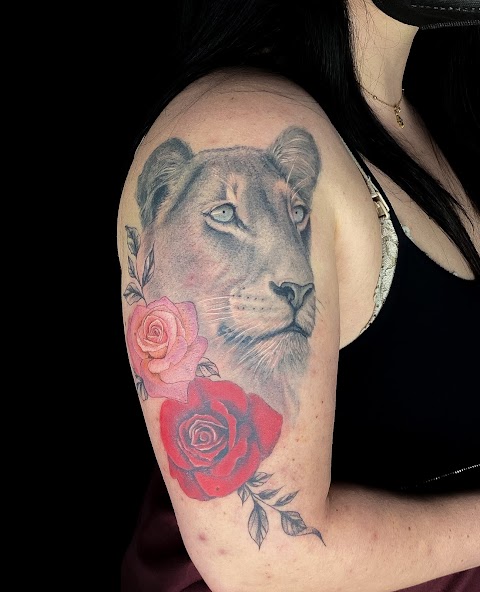 Elisabeth Consoli Tattoo Artist