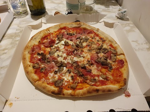 Pizzeria per Asporto Tonino Pizza di Amatruda Antonio