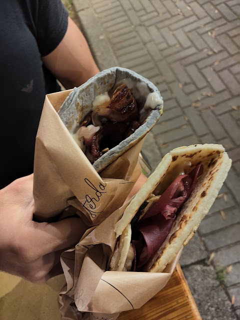 Piadineria Crudo E Fontina