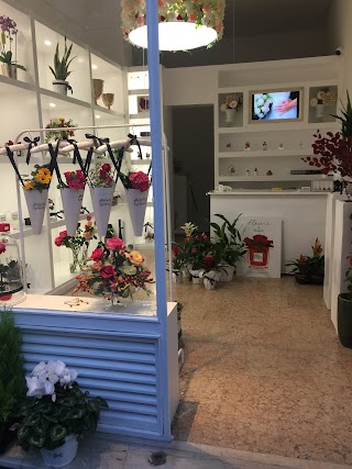 Frame Your Flowers - Floral Atelier