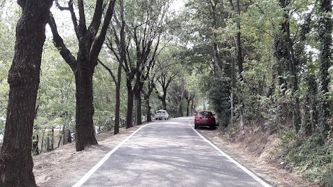 Parcheggio entrata alle Terme di Giunone