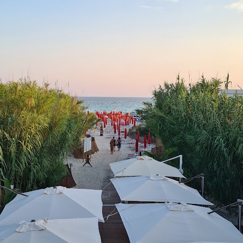 Lido Leucasia Golden Beach