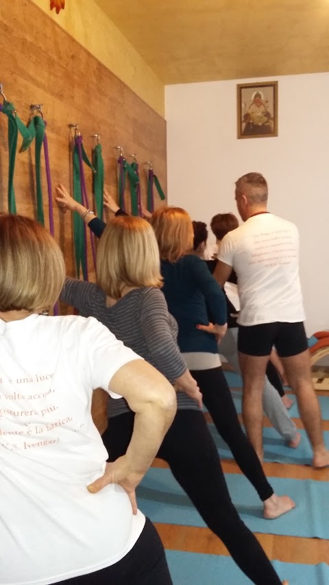 Yoga Civitavecchia Surya- Iyengar Yoga - Yoga e Psicoterapia