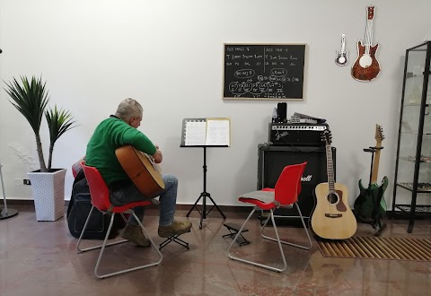 liuteria strumenti a corda - scuola di chitarra - sicilia - caltagirone (ct)