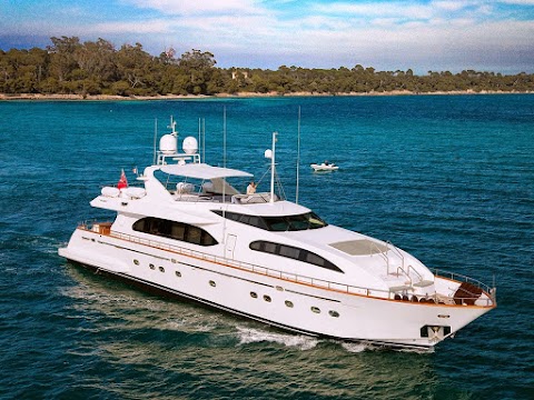 AM Charter srl Noleggio Yacht