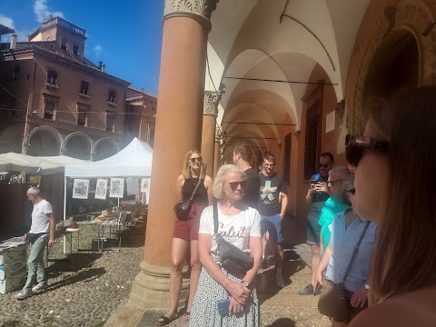 Viaja con Laia Freetour - Free Walking Tour Bologna