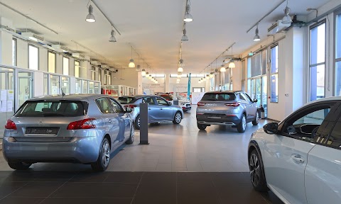 Citroën, Opel, Peugeot, XEV Bologna | Campani Group