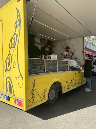 Balena gialla food truck di pesce