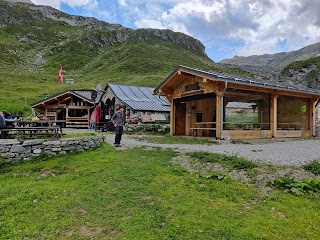 Refuge d'Entre le Lac