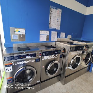 lavanderia self Small Laundry Room