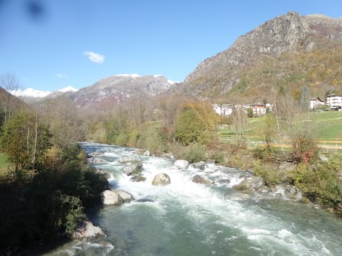 piscina acqua azzurra