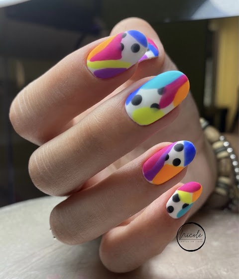 Nicole nails to love