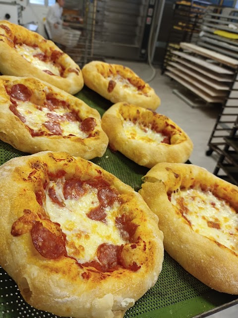 Forneria Pasticceria Pane Pizza al Taglio Pan Biscotto Pane Al Kamut Poletto