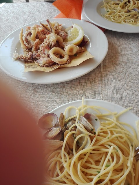 Trattoria ISIDORA aperto a pranzo dal lunedi alla domenica, la sera su prenotazione