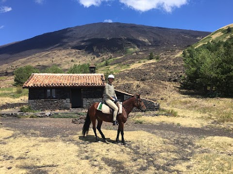 Etna Horse Riding/Etna Escursioni a cavallo