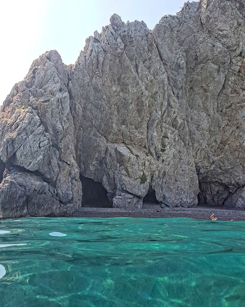 Mongiove Spiaggia e Grotte di Valle Tindari