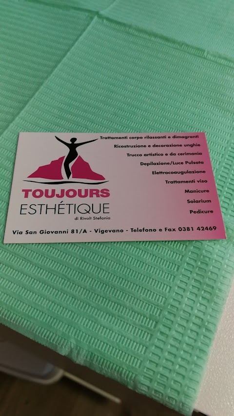 Toujours Esthetique di Rivolt Stefania